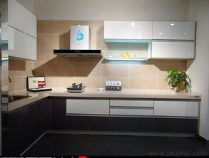 武漢櫥柜加工廠 全新定制整體實木防水櫥柜與衣柜，品質如一，匠心制造